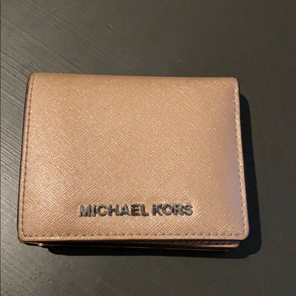 michael kors wallet - Picture 1 of 3